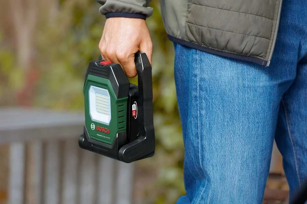 Akumuliatorinis prožektorius Bosch UniversalWorkLight 18V-2100 (be akumuliatoriaus ir pakrovėjo)
