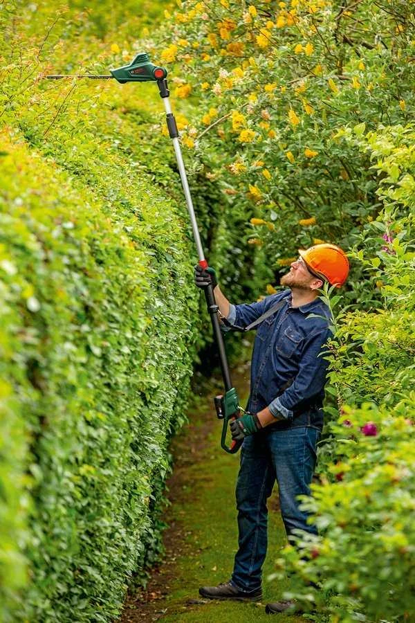 Bosch UniversalHedgePole 18 Akumuliatorinės teleskopinės gyvatvorių žirklės (Be akumuliatoriaus ir kroviklio) 06008B3001
