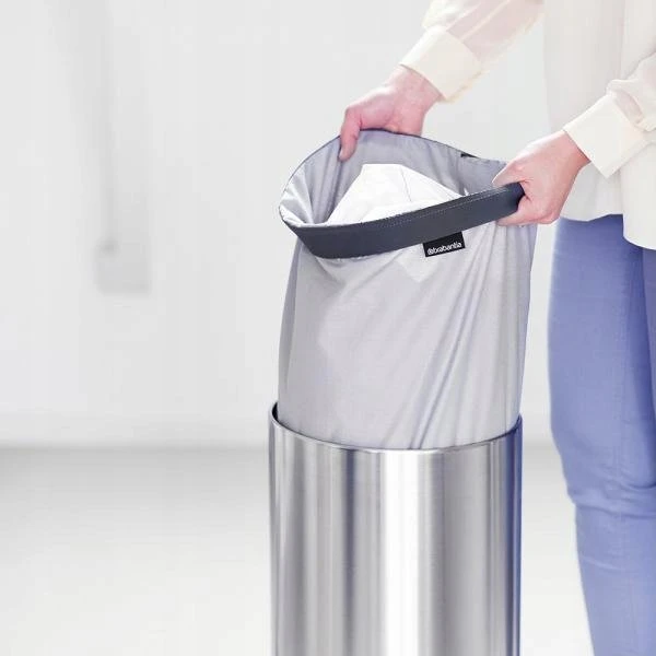 Brabantia skalbinių maišelio keitimas. skirta skalbinių dėžutei, 30-35 L pilka