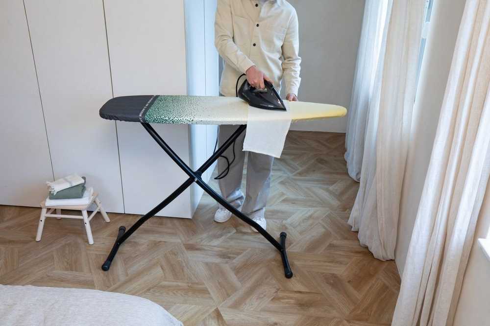 Brabantia Lyginimo lenta D 135x45 cm, su laikikliu - New Dawn