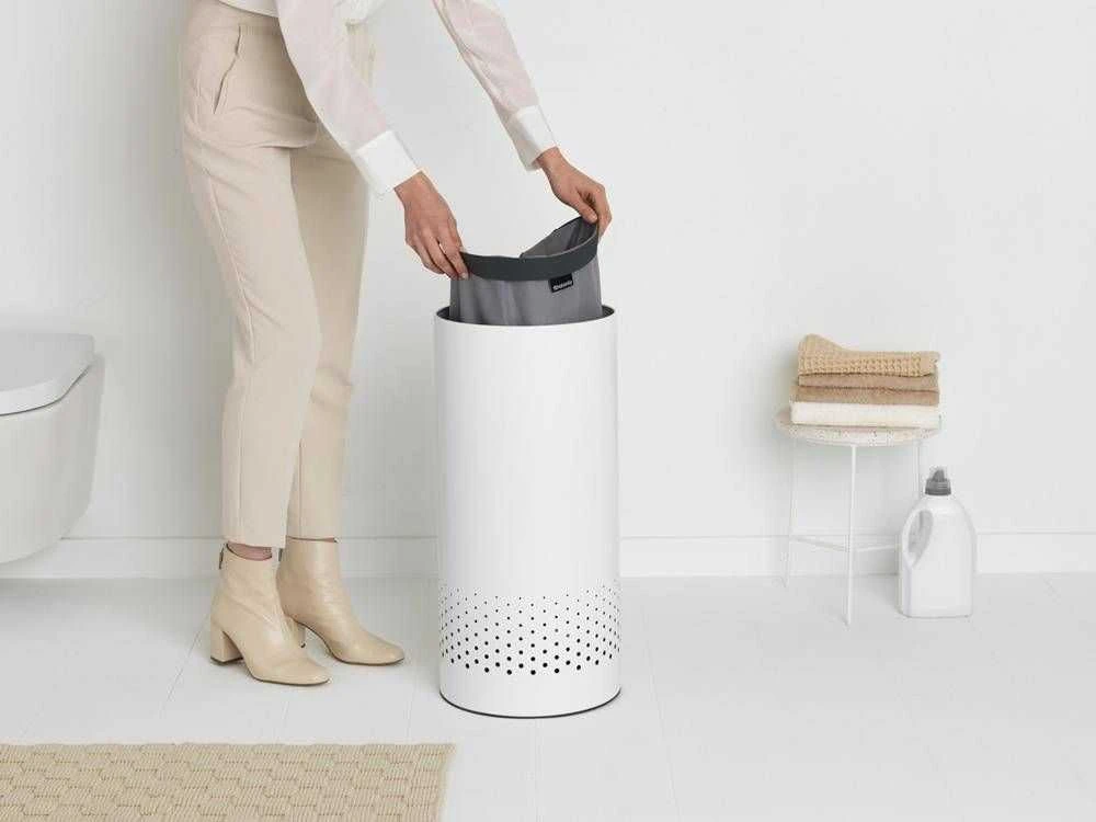 Brabantia Skalbinių dėžė 35l. balta su juodu dangčiu