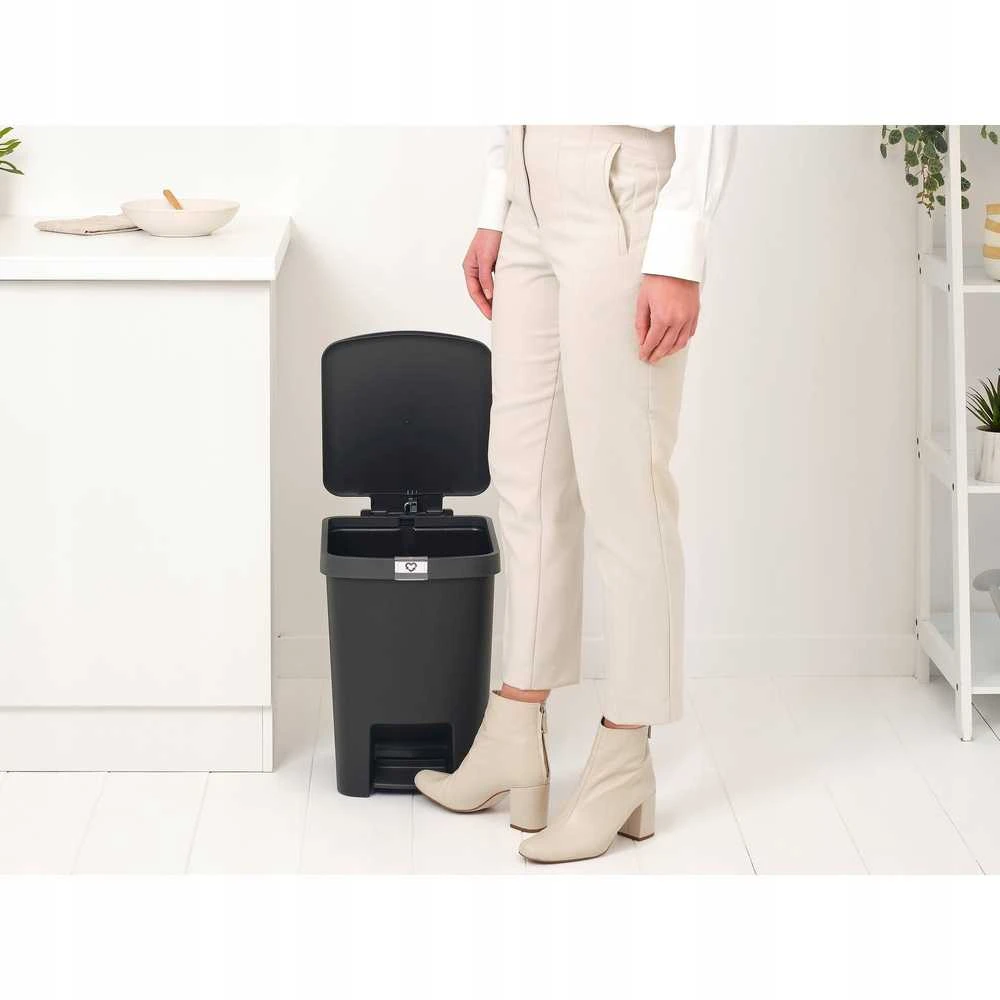 Šiukšliadėžė Brabantia BRABANTIA StepUp pedal bin 25 l Dark Pilkas 800269