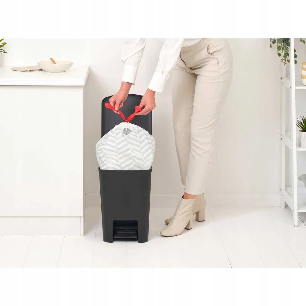 Šiukšliadėžė Brabantia BRABANTIA StepUp pedal bin 25 l Dark Pilkas 800269