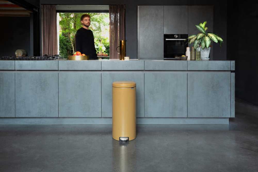 Šiukšliadėžė Brabantia Šiukšliadėžė NewIcon 30 Liter Warm Gold