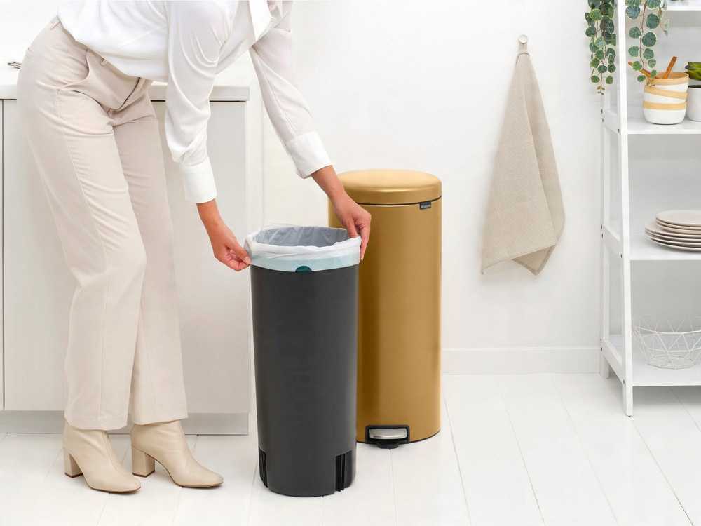 Šiukšliadėžė Brabantia Šiukšliadėžė NewIcon 30 Liter Warm Gold