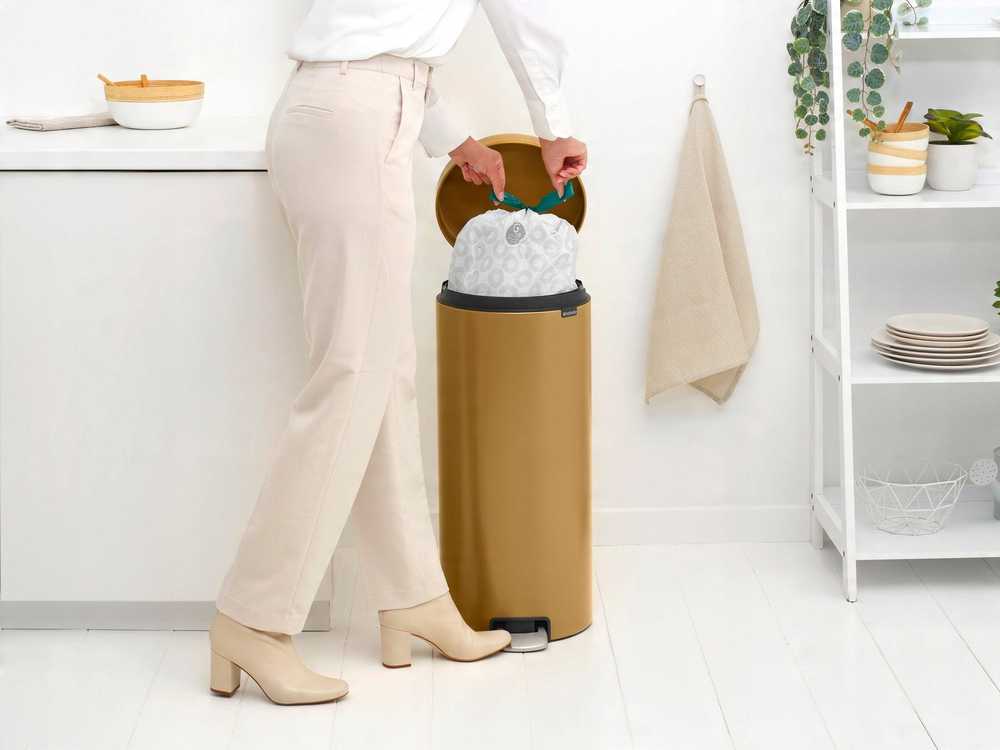 Šiukšliadėžė Brabantia Šiukšliadėžė NewIcon 30 Liter Warm Gold
