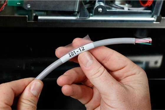 Brady Juoda ant baltos 4,26m x 24,4mm