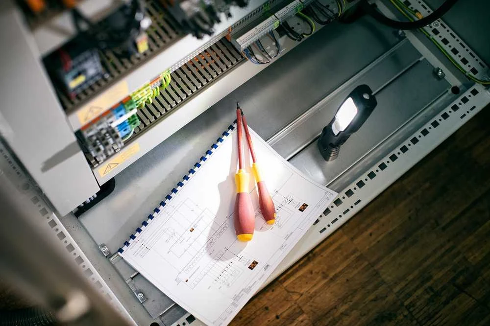 Brennenstuhl PROŽEKTORIUS NEŠIOJAMAS 250LM 5700K IP20 IK07 USBC
