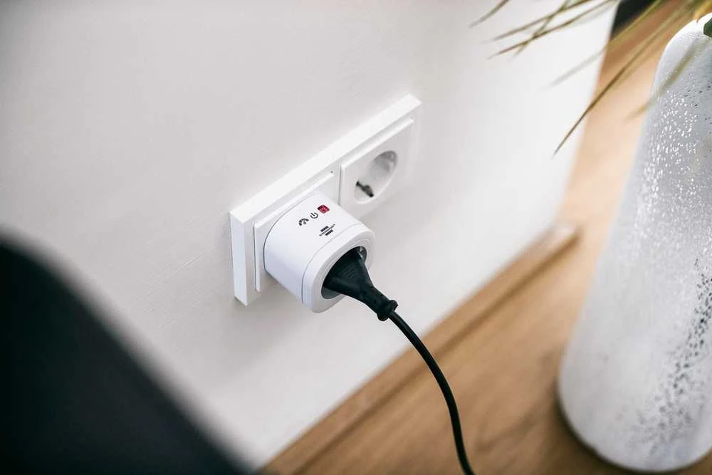 Brennenstuhl WIFI lizdas XS01 su energijos skaitikliu