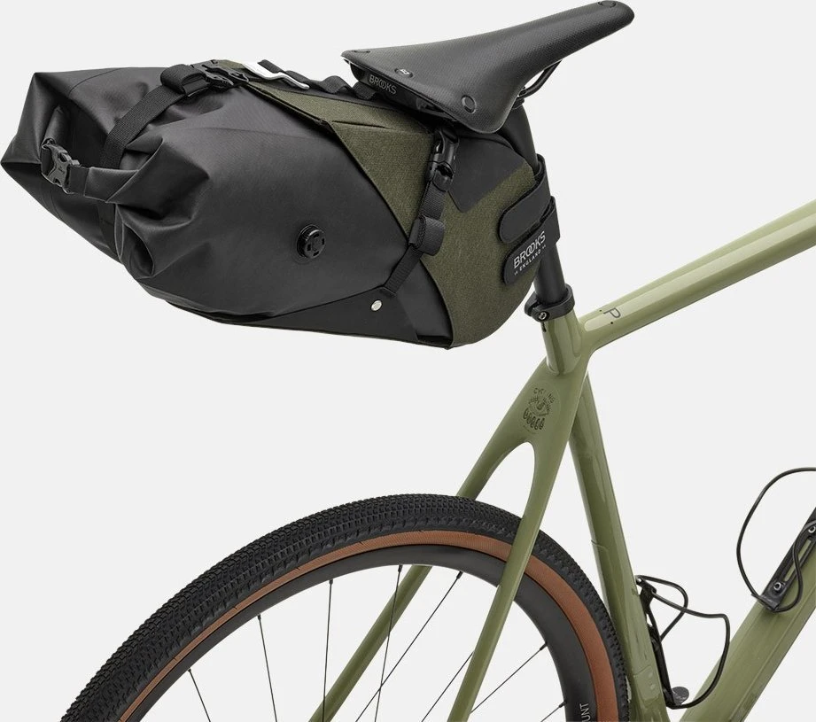 Brooks Balnakrepšys BROOKS SCAPE SEAT BAG, purvo žalia, talpa 8 l, tvirtinimas ant dirželių, atsparumas vandeniui IPX4 (NAUJAS)