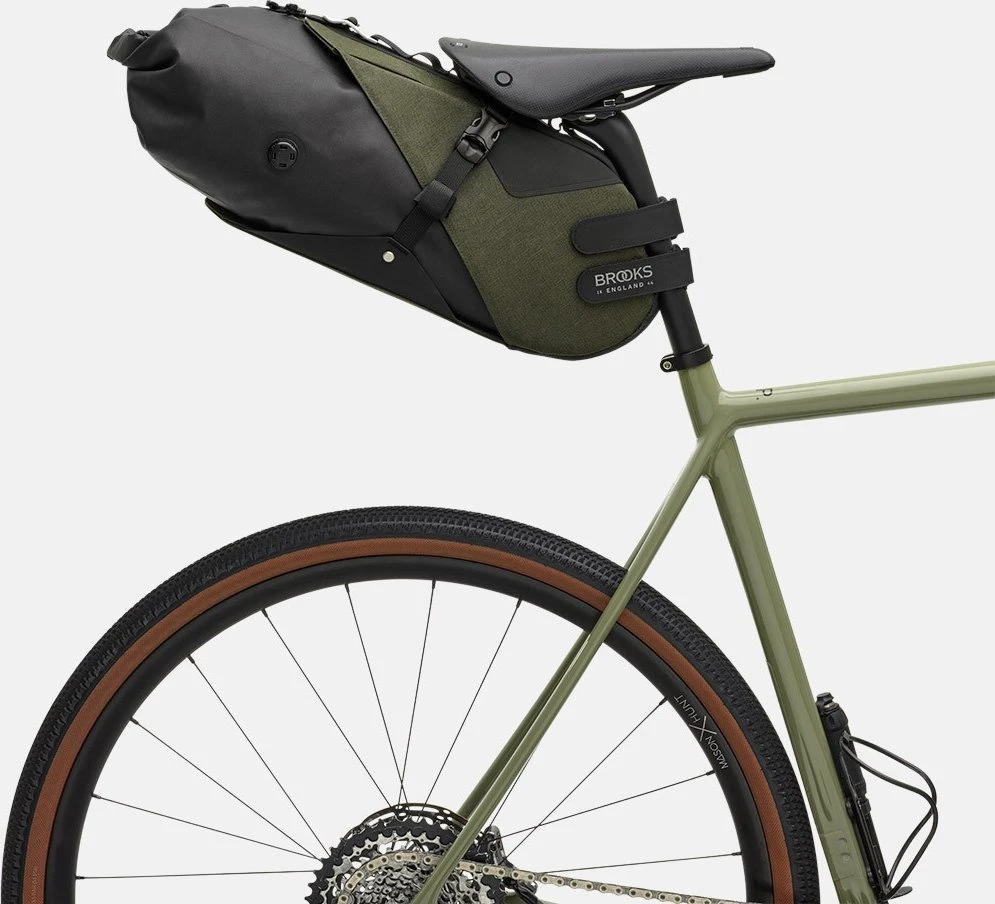 Brooks Balnakrepšys BROOKS SCAPE SEAT BAG, purvo žalia, talpa 8 l, tvirtinimas ant dirželių, atsparumas vandeniui IPX4 (NAUJAS)