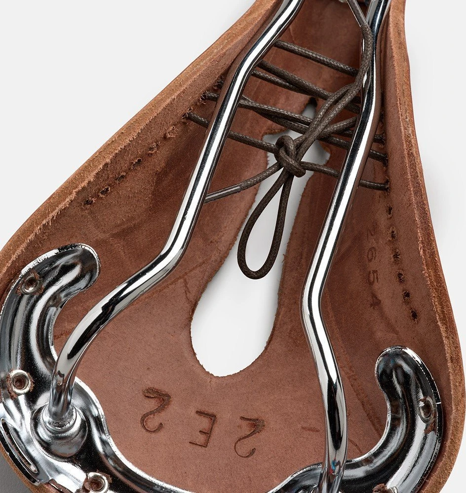 Brooks Balnelis BROOKS B17 NARROW CARVED, Ruda spalva, Plieniniai lankeliai, Svoris 510 g, linija Leather