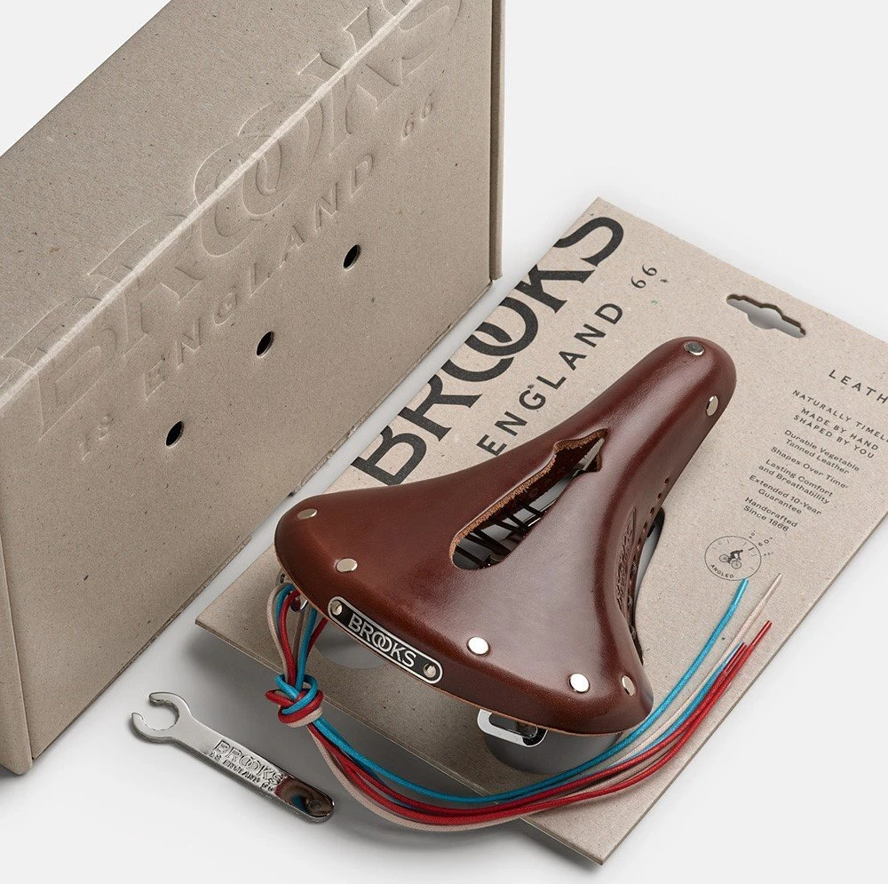 Brooks BROOKS B17 CARVED SHORT balnelis, rudas, plieniniai lankeliai, svoris 460 g, linija „Leather"