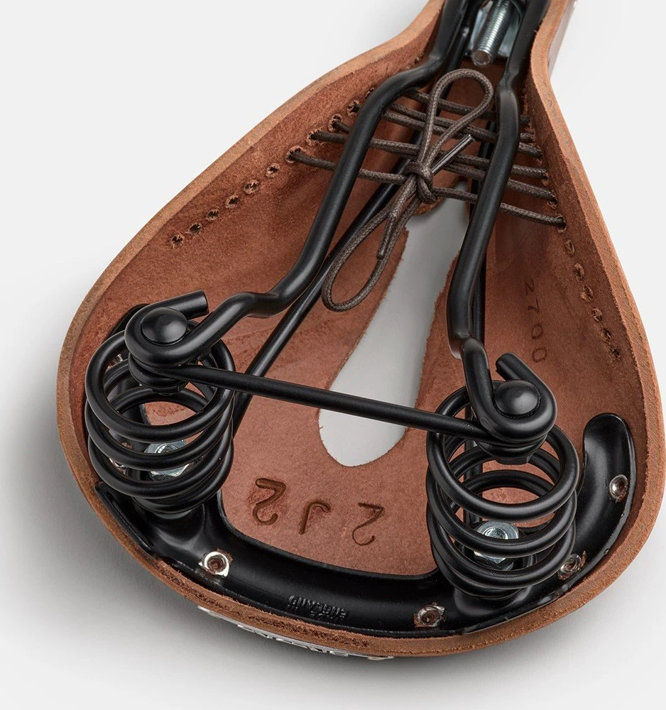 Brooks BROOKS FLYER CARVED balnelis, ruda, plieniniai lankai, svoris 860 g, linija Leather (NEW)