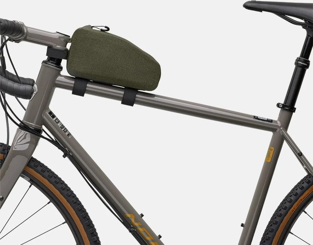Brooks Krepšys ant rėmo BROOKS SCAPE TOP TUBE BAG, purvo žalia, talpa 0,9 l, tvirtinimas ant dirželio, vandeniui atsparus (NAUJAS)