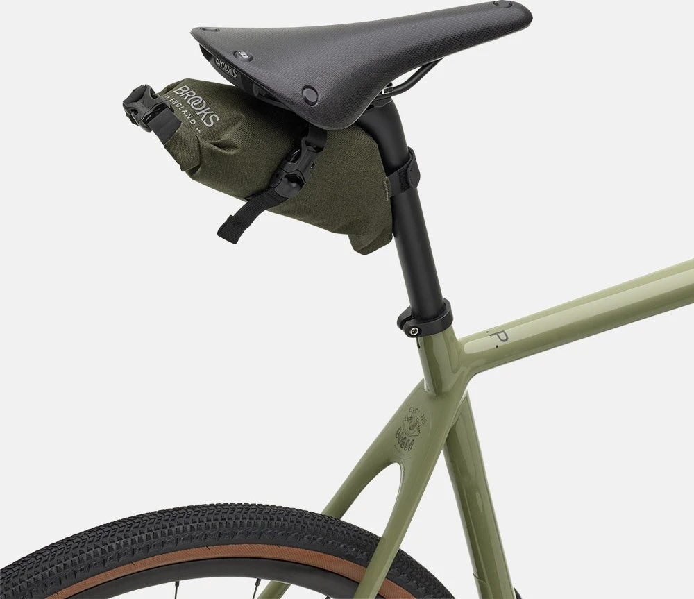 Brooks Palapinės po balnu krepšys BROOKS SCAPE SADDLE ROLL BAG, purvo žalia, talpa 1L, tvirtinimas ant dirželių, atsparumas vandeniui IPX4 (NAUJAS)