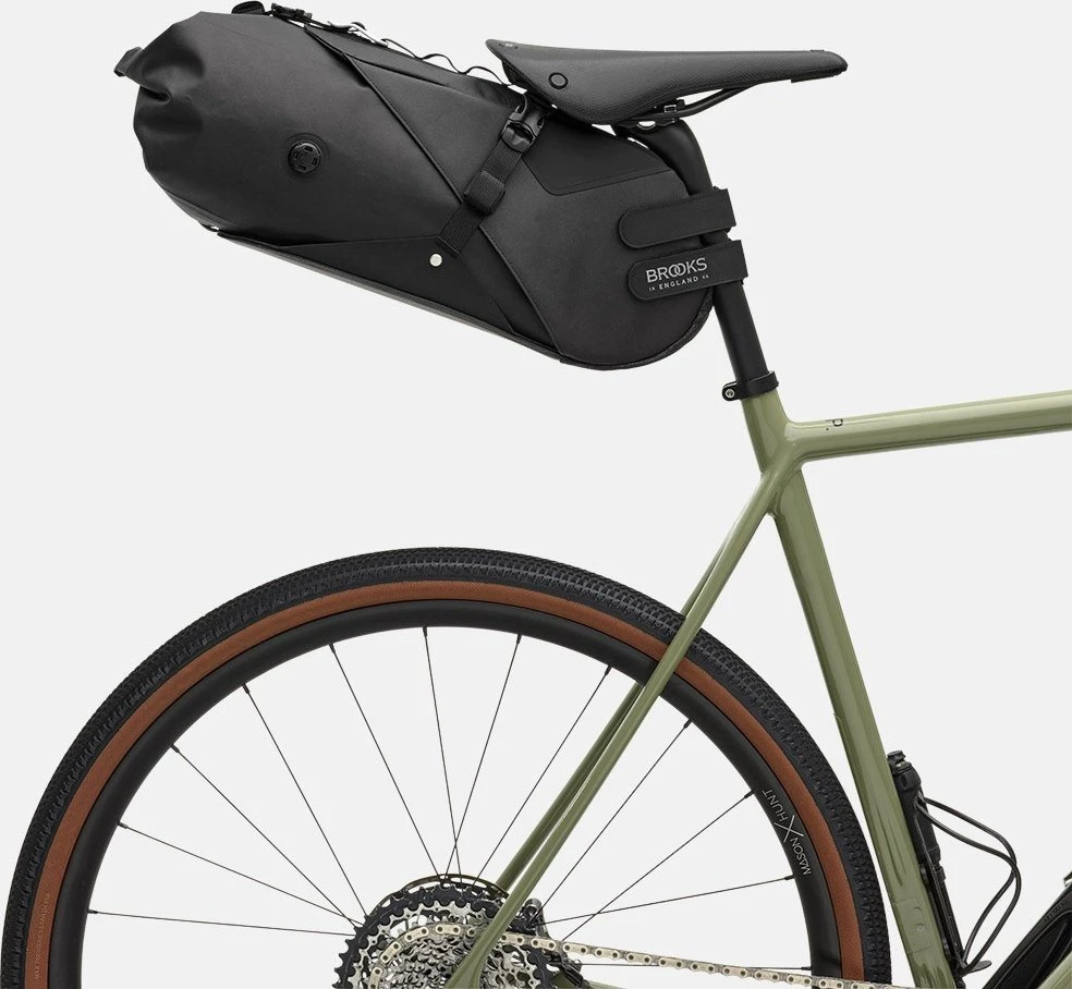 Brooks Priedų krepšys BROOKS SCAPE SEAT BAG, juoda, talpa 8L, tvirtinimas ant dirželių, atsparumas vandeniui IPX4 (NAUJAS)