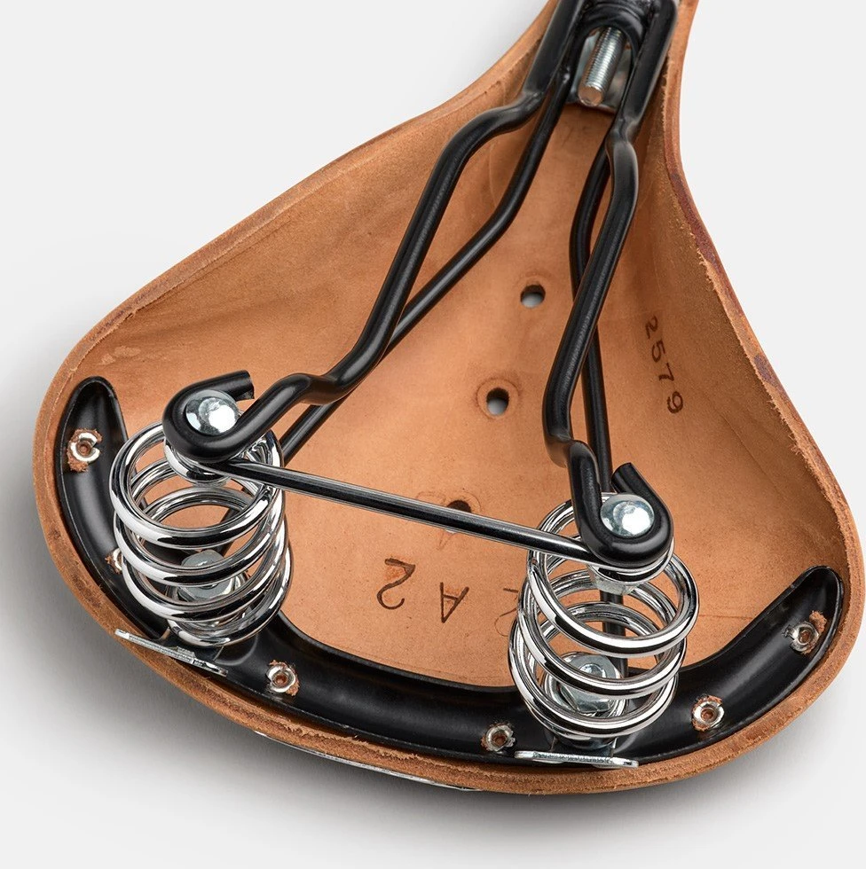 Dviračio balnas Brooks B 67 rudas 205x73mm