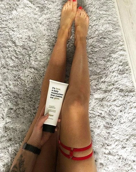 b. Tan it´s love a daily moisturizer 236ml gradual tan lotion