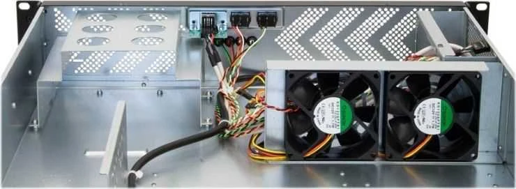 CHIEFTEC UNC-210T 2U dėklas juodas be maitinimo
