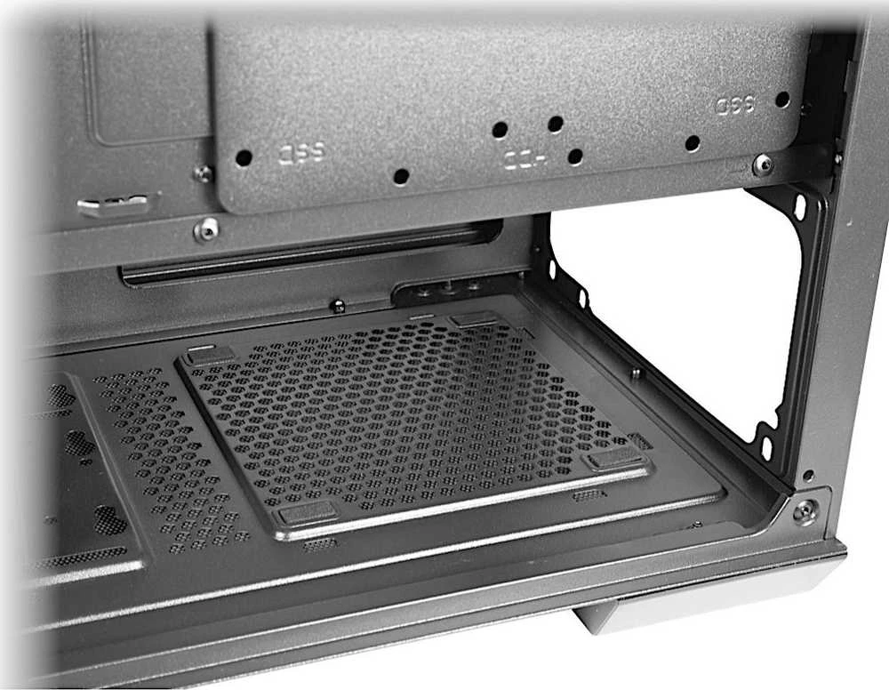 „Inter-Tech IT-3503 Airstream“, bokšto formos korpusas - juodas, grūdintas stiklas