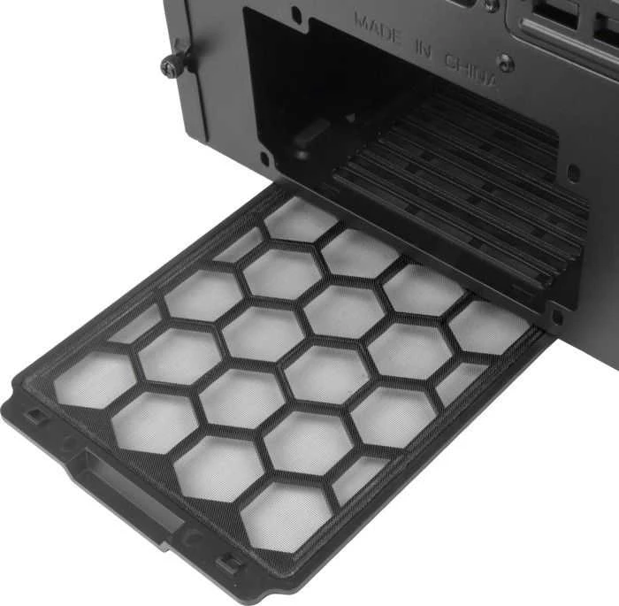 „SilverStone SST–SEQ1B SETA Q1 Midi–Tower“ – juoda