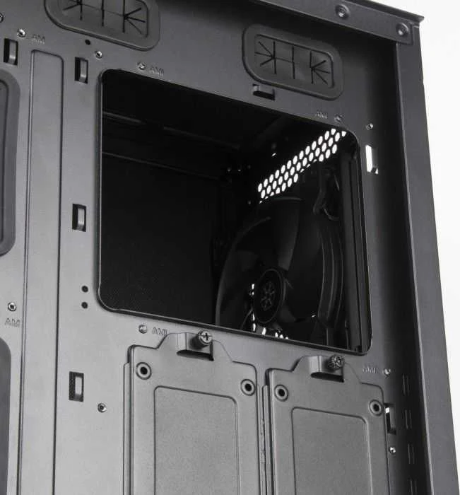 „SilverStone SST–SEQ1B SETA Q1 Midi–Tower“ – juoda