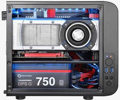 THERMALTAKE Core V1 Mini-ITX Case 2x USB 3.0 ir 1x HD Audio I/O jungtis viršuje, vienas iš anksto įdiegtas 200 mm ventiliatorius