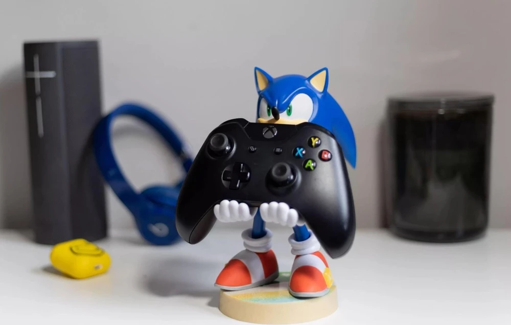 Išskirtinis žaidimų modernus „Sonic“ Cable Guy stovas