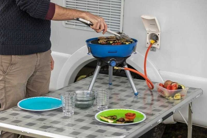 Campingaz Campingaz „Party Grilis 400 Caravan Connect“ dujinė viryklė, dujinė kepsninė (juoda/mėlyna, 30 mbar, su prijungimu prie namelio ant ratų, modelis 2023)