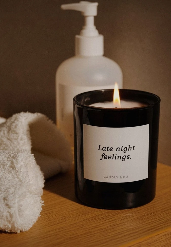 Candly&Co Sojų žvakė stiklinėje CANDLY&CO, Late Night Feelings, kvapas Nr.6, 250 g