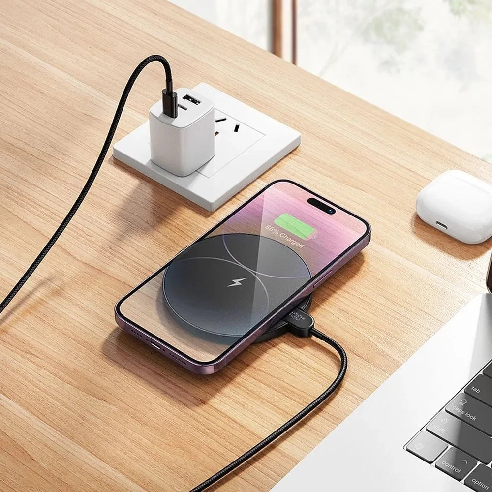 Belaidis įkroviklis Hoco 15W su USB C laidu ir skaitmeniniu ekranu CW62 juodas