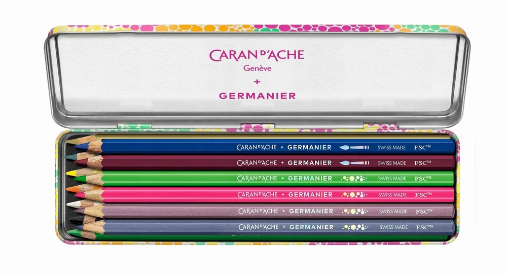 Caran Darche CARAN D'ACHE Germanier pieštukai, 13 unikalių kedro medienos pieštukų neoninių, metalinių ir akvarelinių spalvų, holografiniame dėkle su prieiga prie išskirtinių internetinių seminarų su mados dizaineriu.