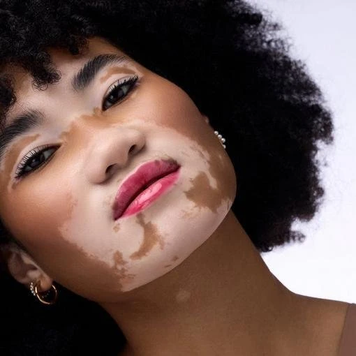 „Catrice Butter Drippin' Glossy“ lūpų balzamas lūpoms, 050 (Cherry Delicious), 10 ml