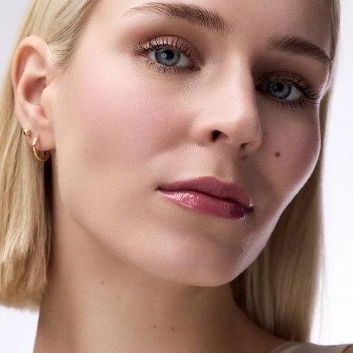 „Catrice Butter Drippin' Glossy Balsamo Labial“ lūpų balzamas „030-Butter Together“, 10 ml