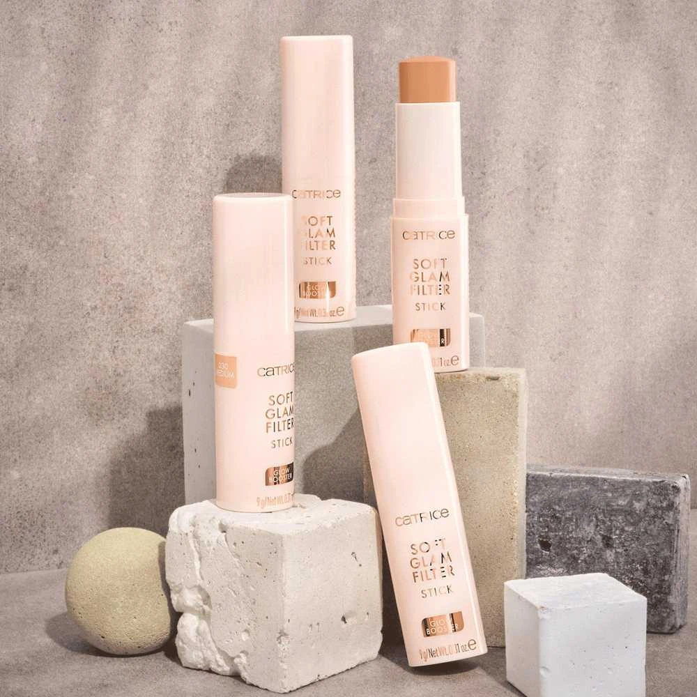 Catrice Soft Glam Filter Stick pieštukinė švytėjimo suteikianti priemonė, atspalvis: 030-Medium, 9 g