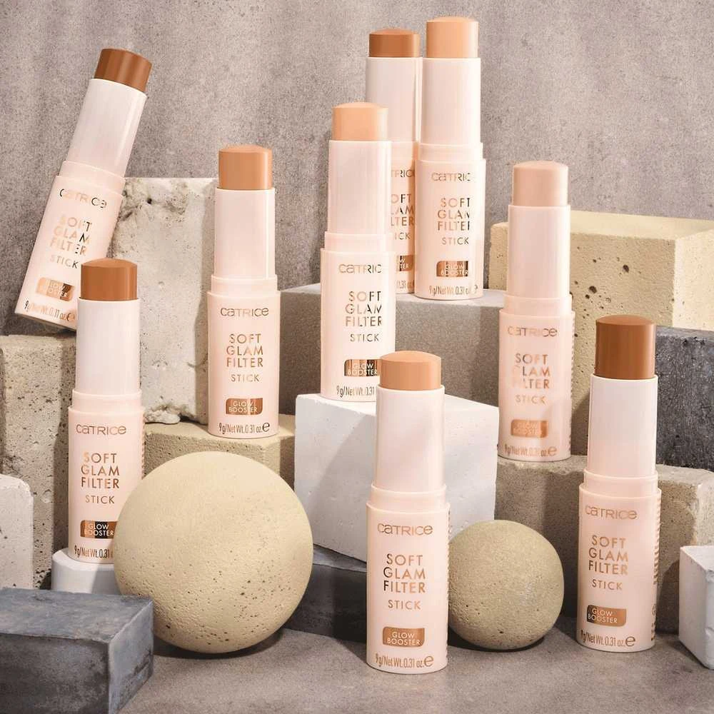 Catrice Soft Glam Filter Stick pieštukinė švytėjimo suteikianti priemonė, atspalvis: 030-Medium, 9 g