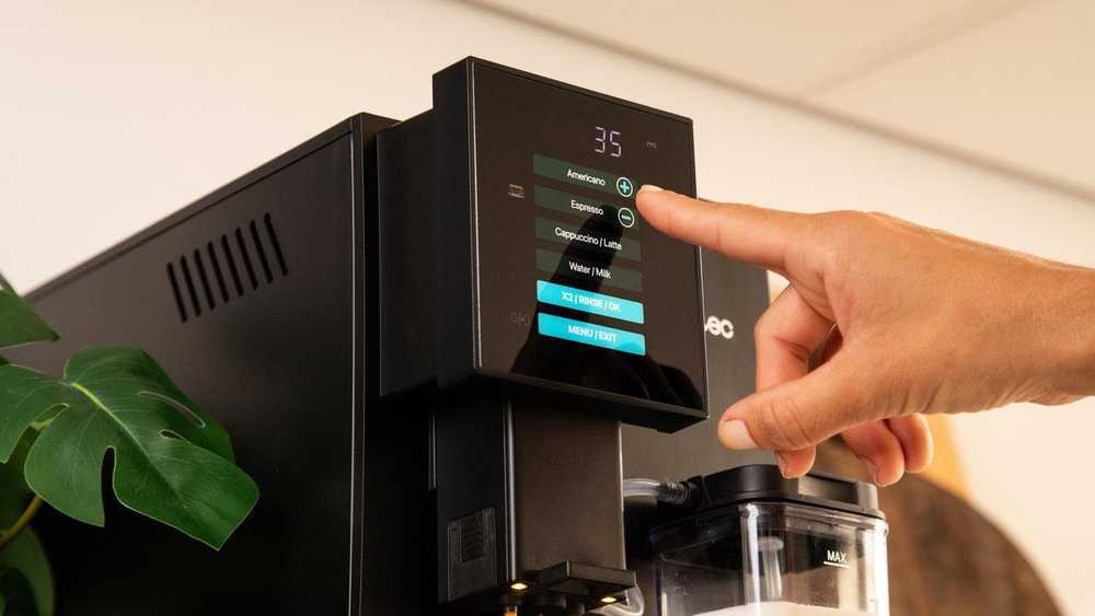 Kavos aparatas Cecotec | Cremmaet Compactccino Connected | Slėgis 19 bar | Su pieno plakikliu | Super-automatinis | Juodas