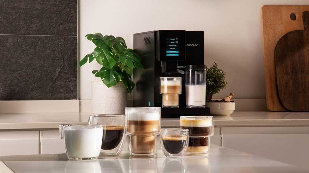 Kavos aparatas Cecotec | Cremmaet Compactccino Connected | Slėgis 19 bar | Su pieno plakikliu | Super-automatinis | Juodas
