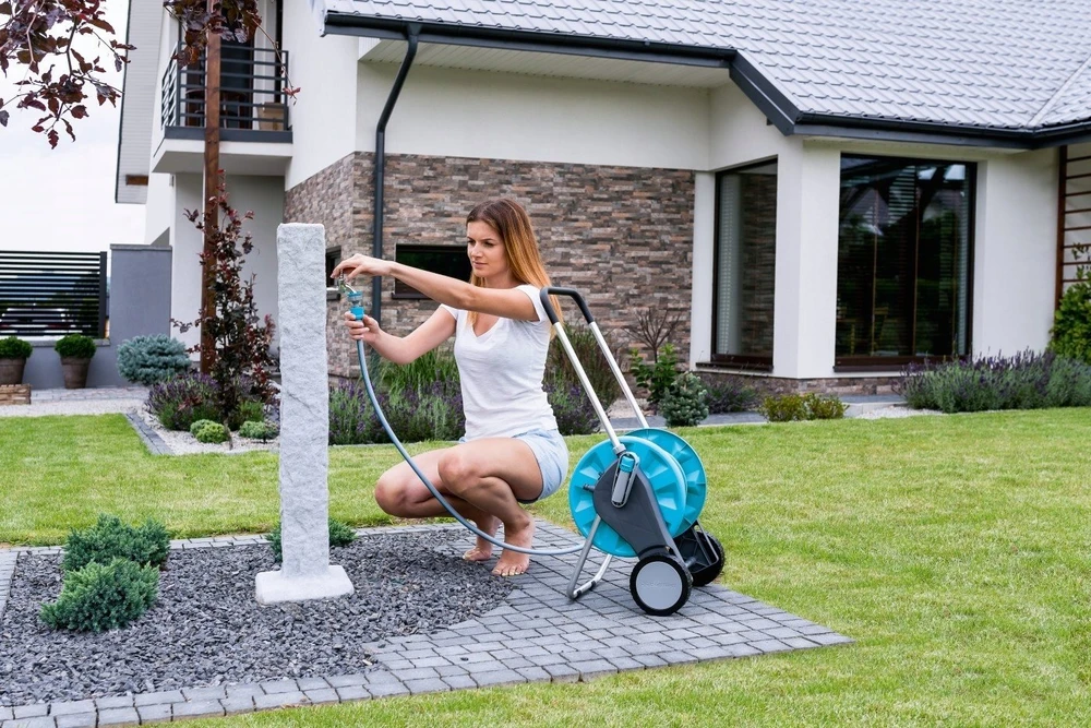 CELLFAST ŽARNOS RITĖ / STOVAS SU RATUKAIS IR 3/4″ 20m ŽARNA COMPACT