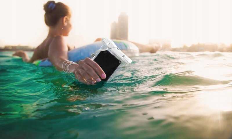 Cellular Line Cellularline Voyager vandeniui atsparus dėklas, universalus Weiß