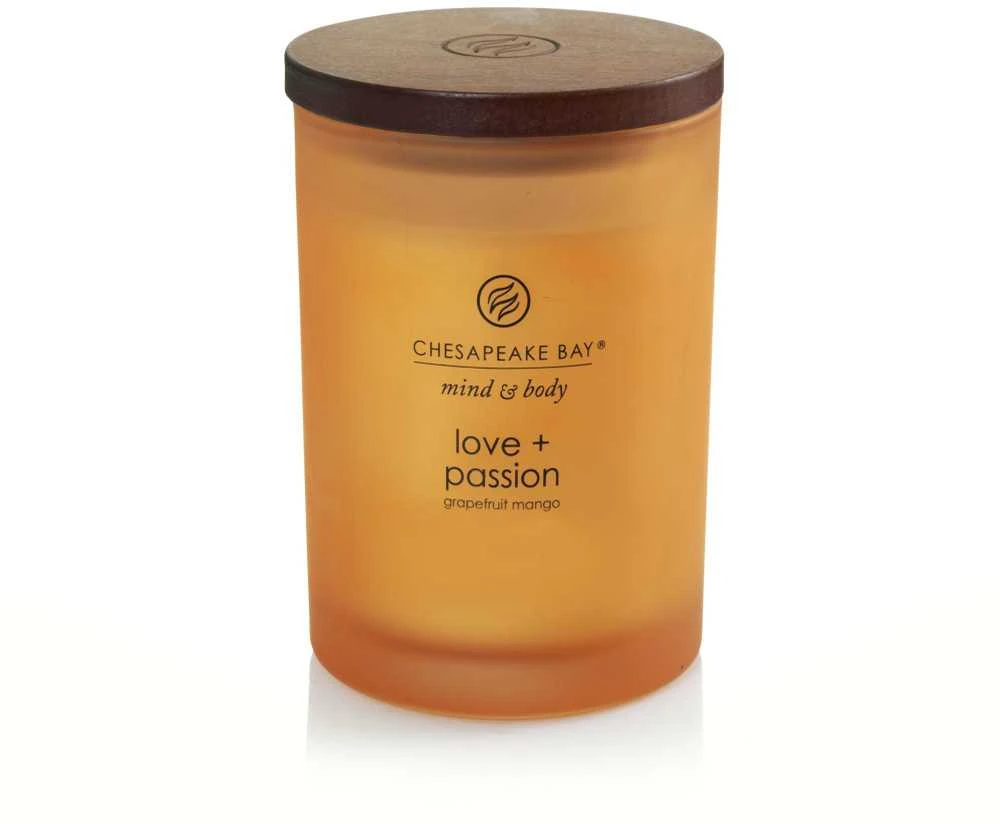 Chesapeake Bay Candle vidutinė žvakė – Love & Passion (Grapefruit Mango)