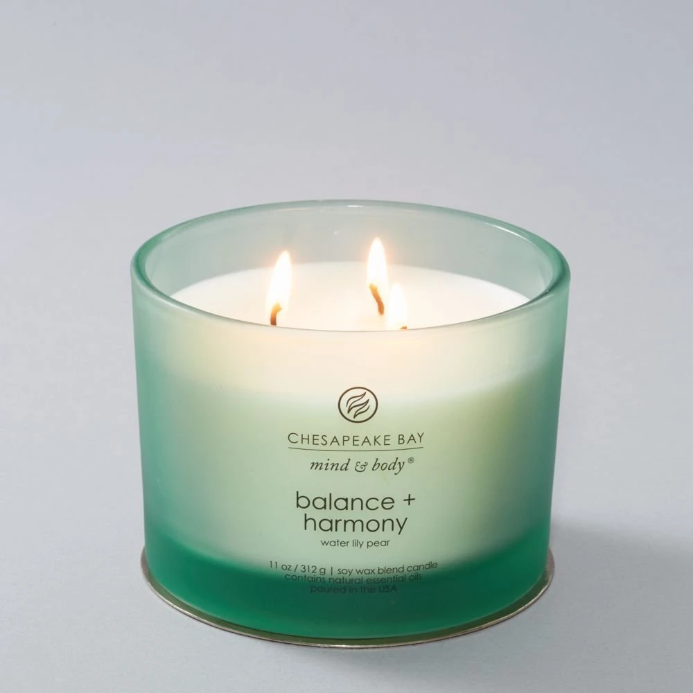 Chesapeake Bay Candle 3 dagčių žvakė – Balance & Harmony (Waterlily Pear)