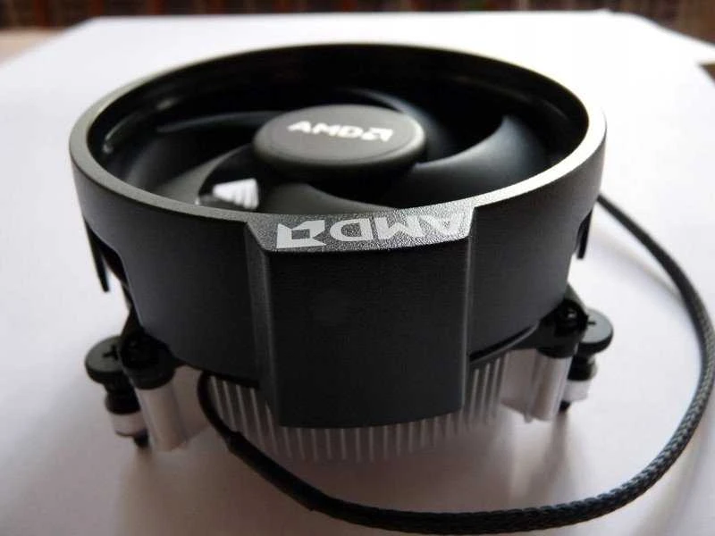 AMD procesoriaus aušintuvas su juodu ventiliatoriumi