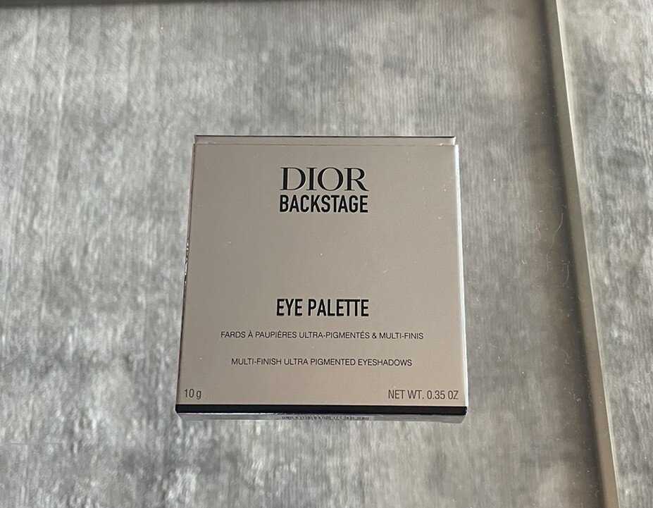 „Christian Dior Backstage“ akių šešėlių paletė „011 Sidabrinis Essentials“ 9 atspalviai, 10 g