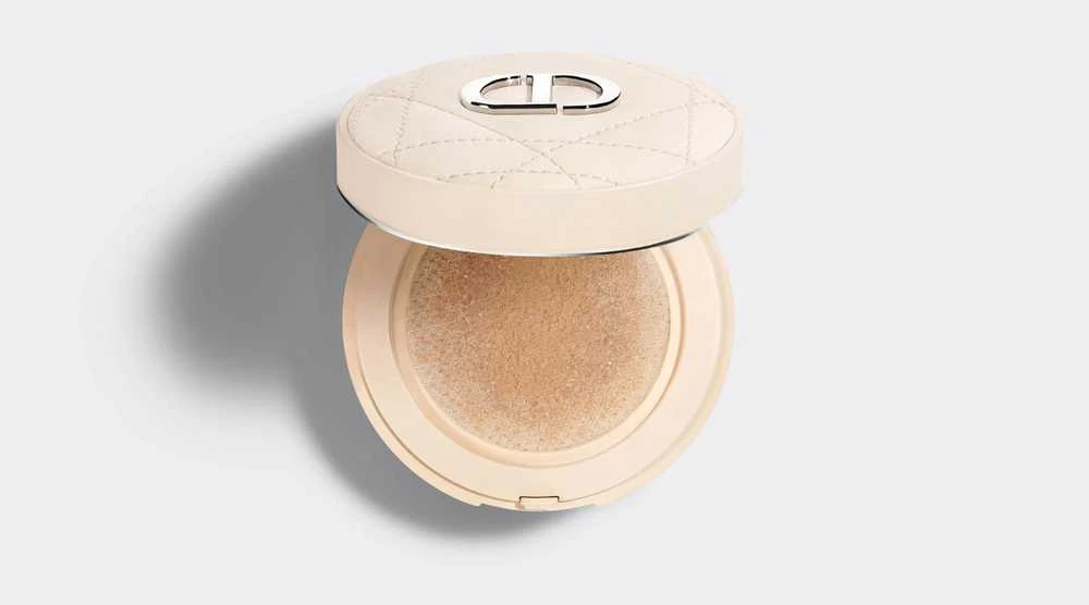 Christian Dior, „Forever Cushion“ skaidrūs birūs fiksaciniai pudros atspalviai, 040, tamsiai rudi, 10 g