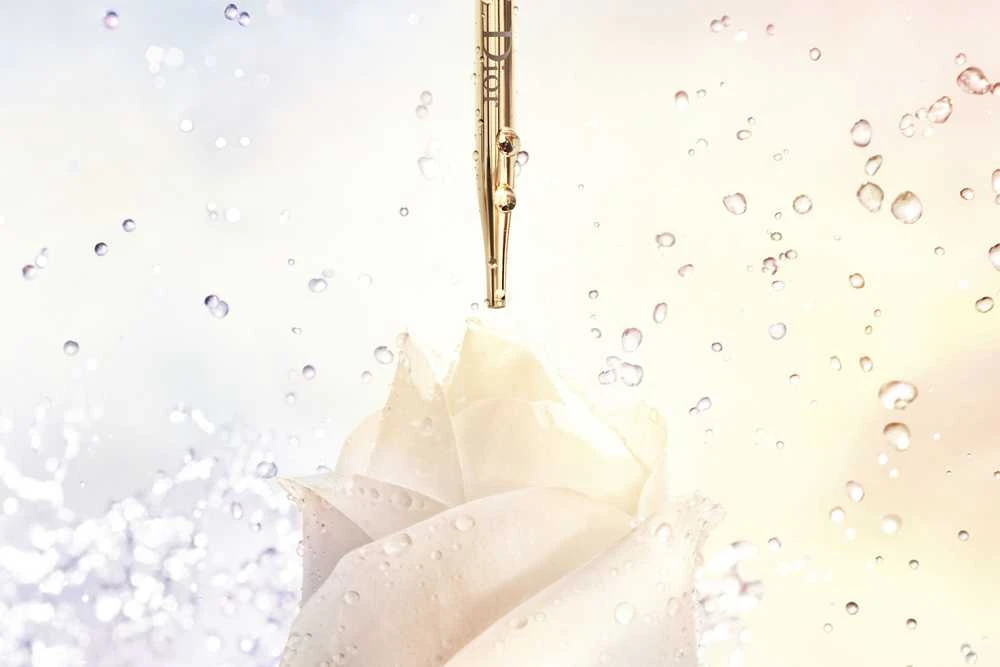 Christian Dior Prestige Hydra-maitinamasis Essence veido losjonas, 150 ml