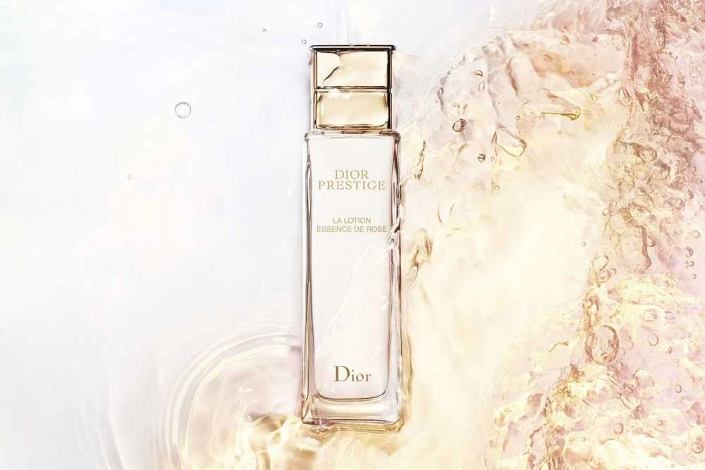 Christian Dior Prestige Hydra-maitinamasis Essence veido losjonas, 150 ml