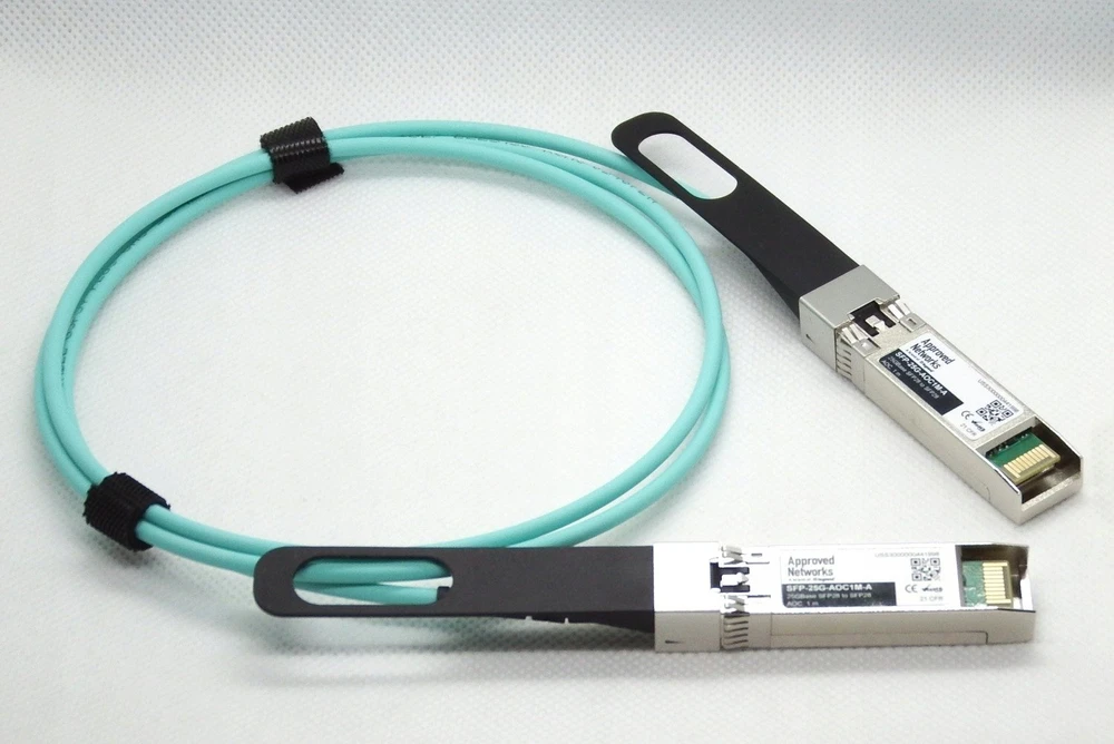 Cisco kabelis 25GBASE aktyvus optinis SFP28 1m (SFP-25G-AOC1M=)