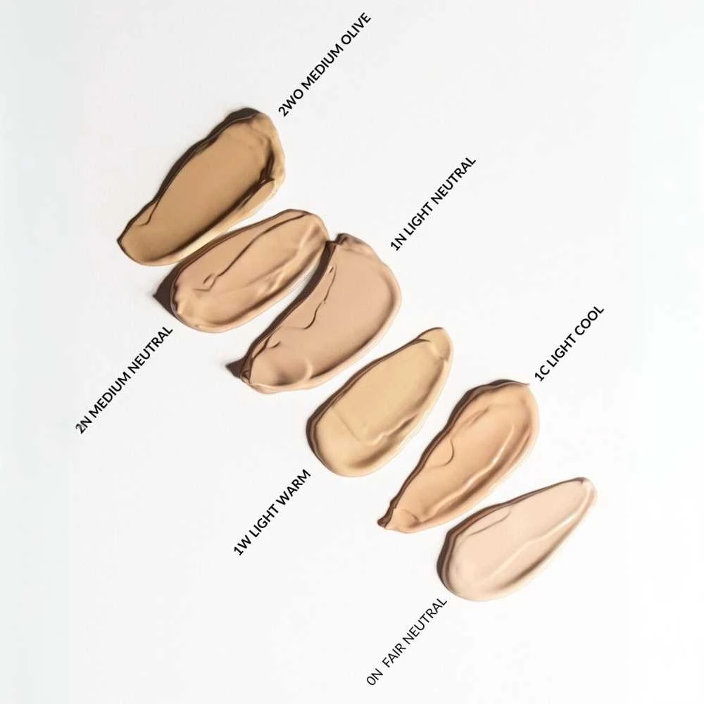„Claresa Natural Skin Tinted Serum Foundation“ makiažo pagrindas, 2 WO, vidutinio alyvuogių atspalvio, 32 ml